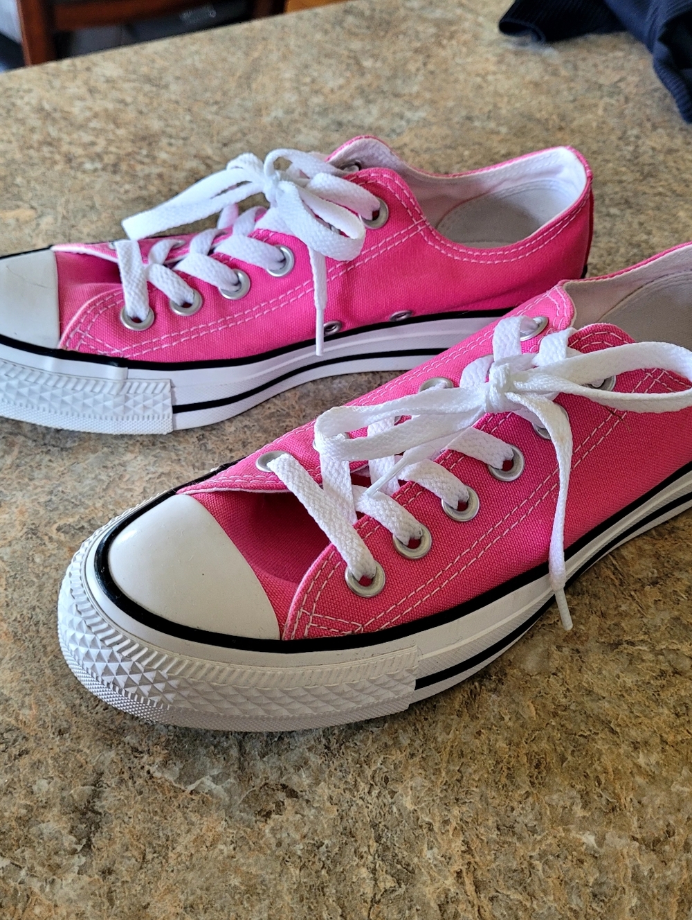Pink Converse 💕 - Picture 2 of 11